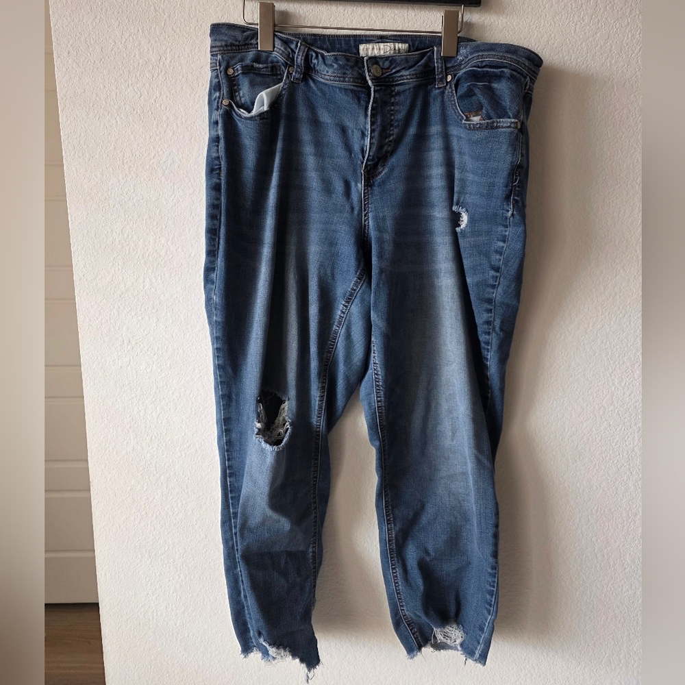 Distressed Blue Jeans Capri